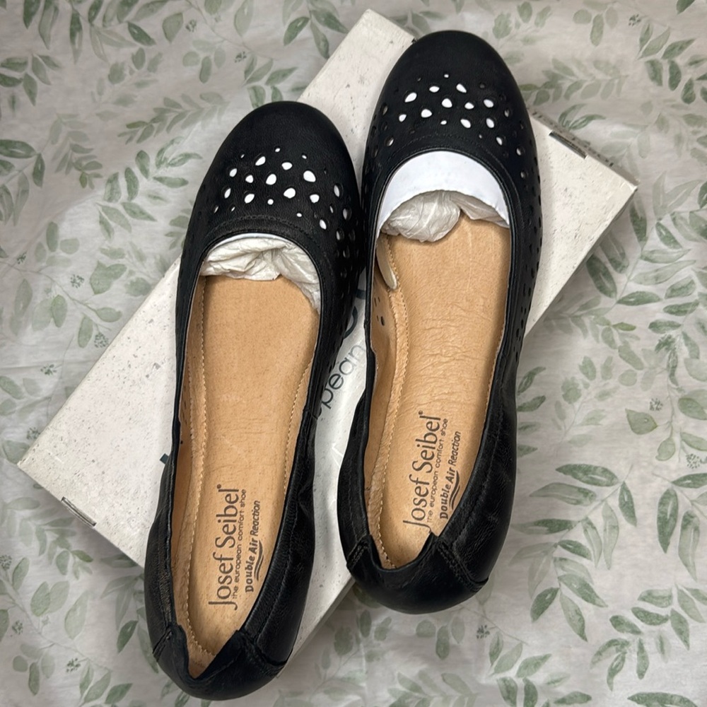 Josef Seibel Leather Flats – New in Box, Size 38 (EU) / US 7.5-Black; Smoke-Free
